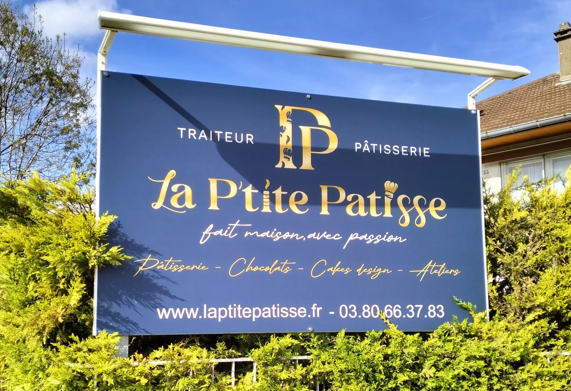 panneau de la boutique la p'tite patisse