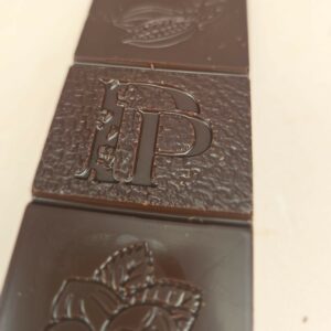 Tablette chocolat noir fourrée praliné (gros modèle) – Image 2
