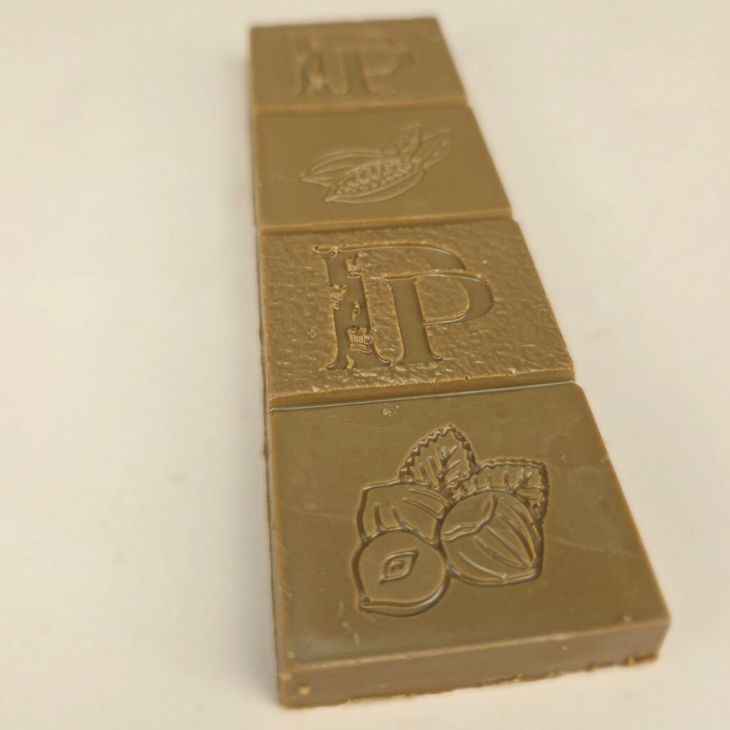 Tablette chocolat au lait fourrée praliné (gros modèle)