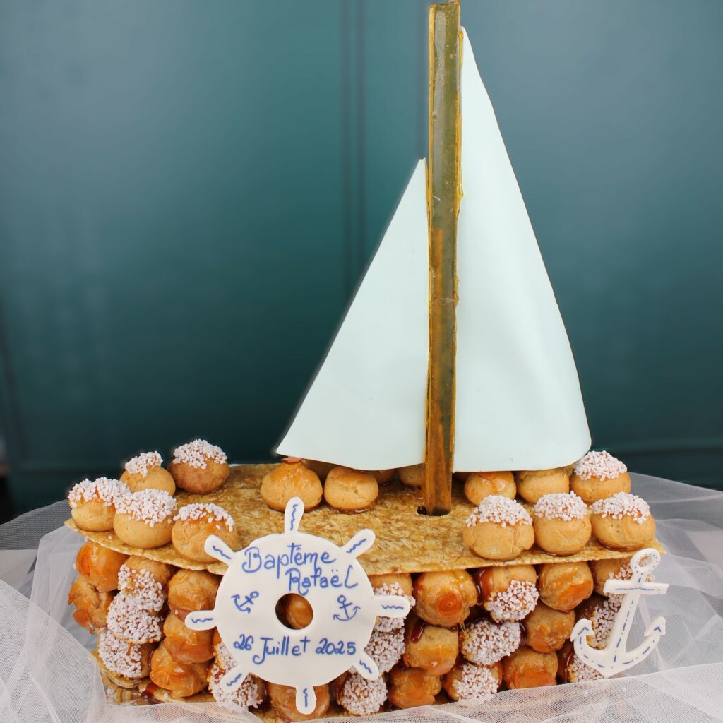 Pièce montée bateau
