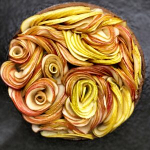 Tarte aux pommes contemporaine