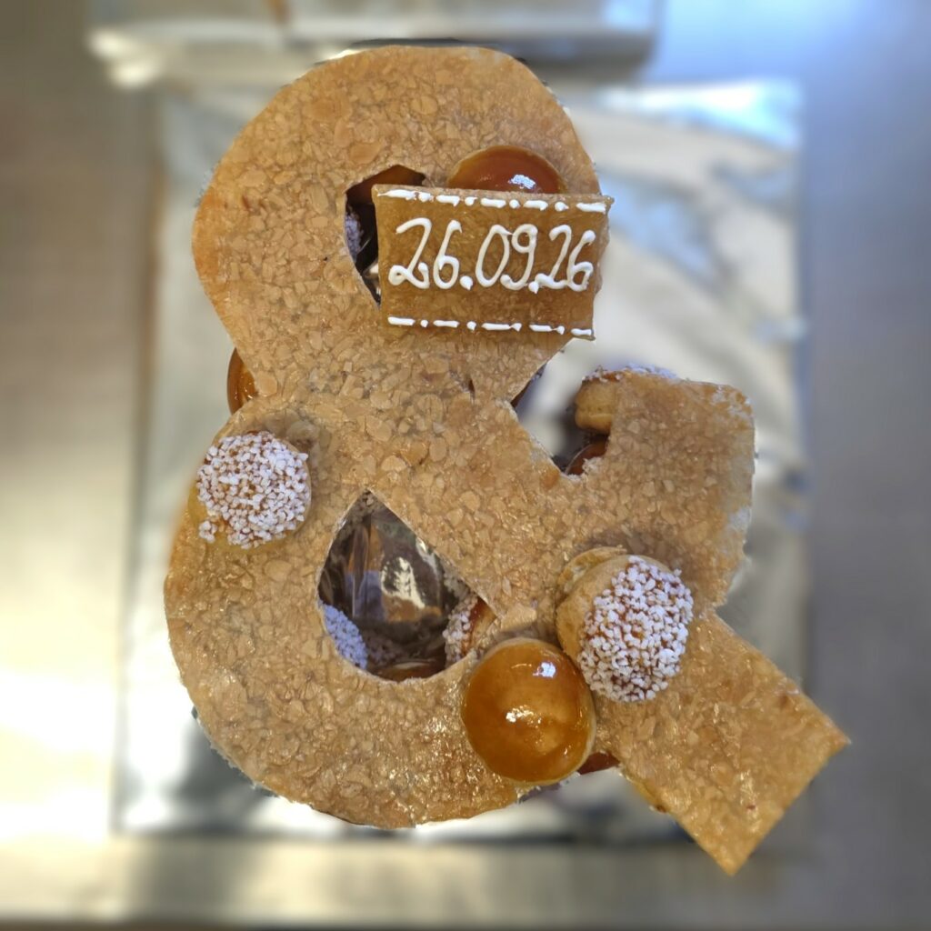 Letter cake choux / nougatine